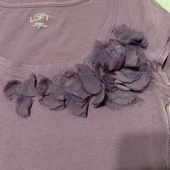 Loft szS pretty purple cap sleeve flower detail and decorative stitching EUC - Picture 3 of 8